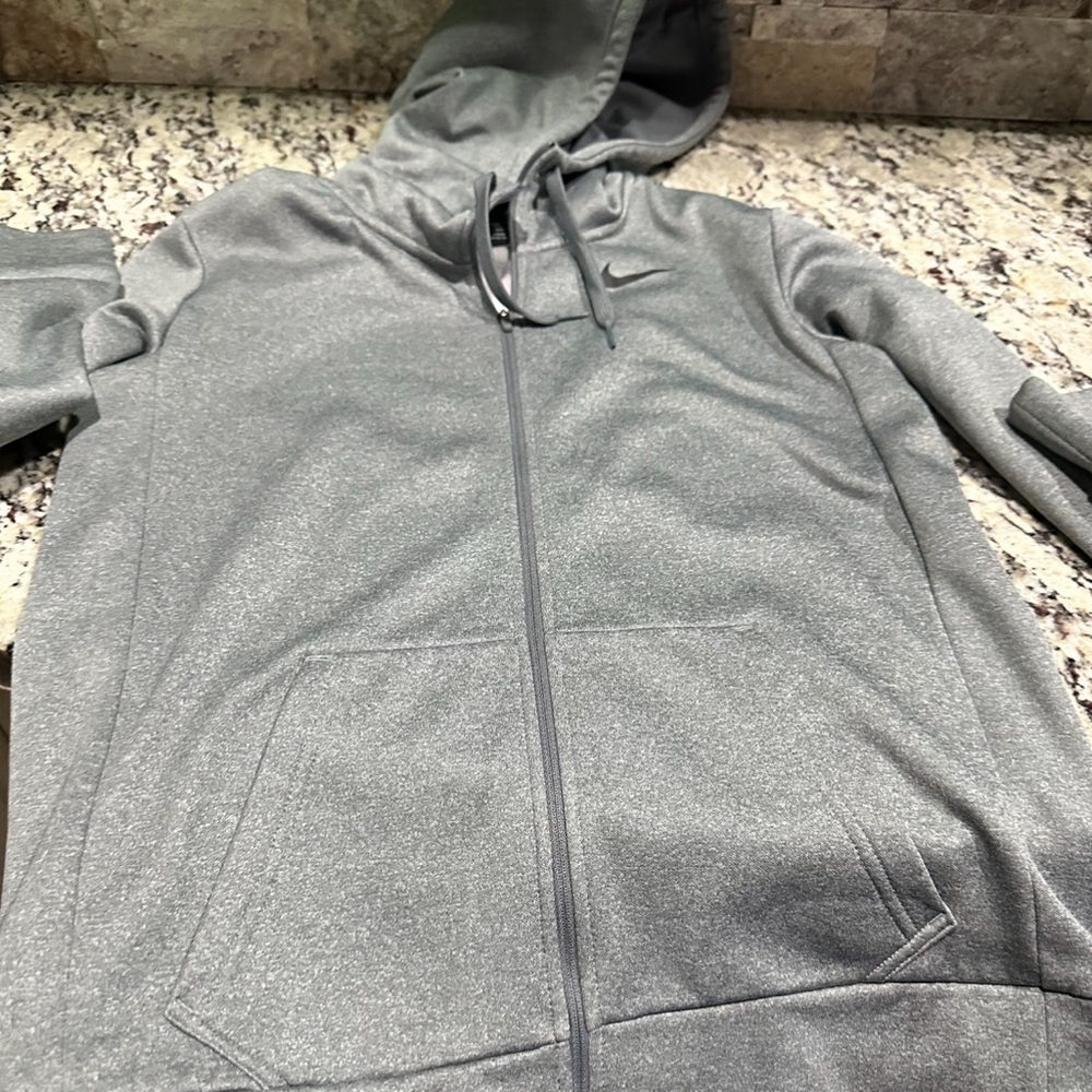 Nike NWOT new without tags. hooded jacket. Dri Fit. Size small - Picture 3 of 3